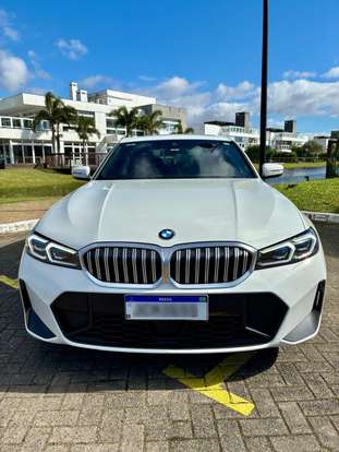 BMW-320i-2023