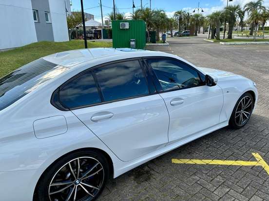 BMW-320i-2023
