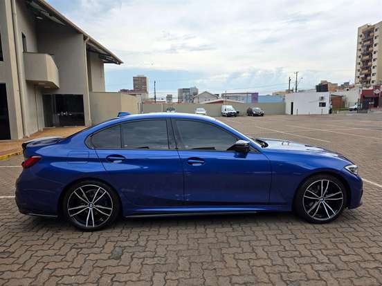 BMW-320i-2021