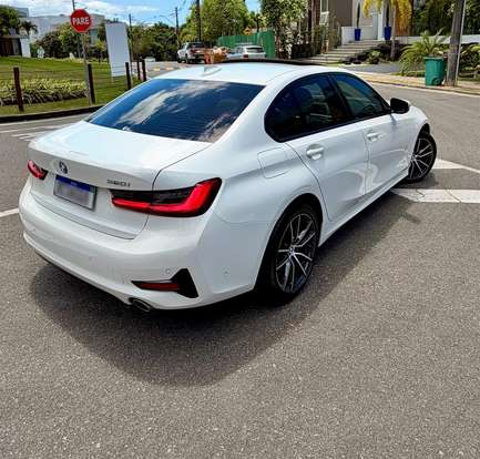 BMW-320i-2020