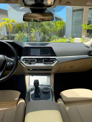 BMW-320i-2020
