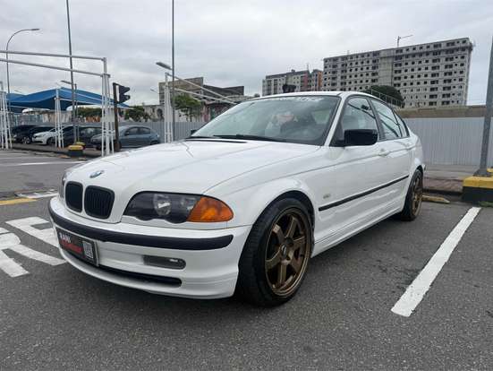 BMW-325i-2001