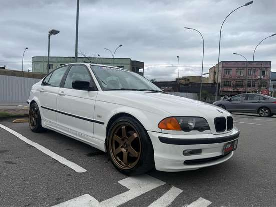 BMW-325i-2001