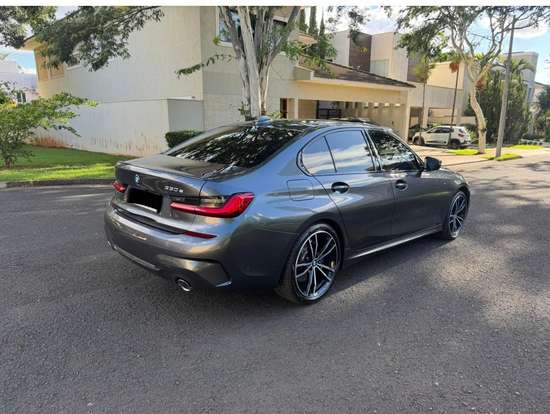 BMW-330e-2021