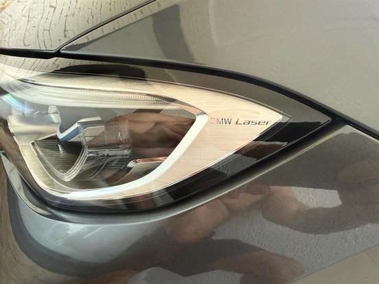 BMW-330e-2021