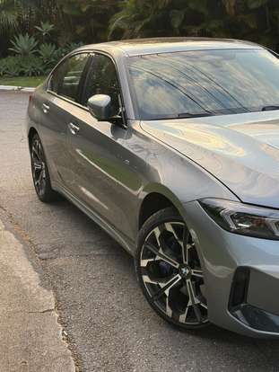 BMW-330e-2025