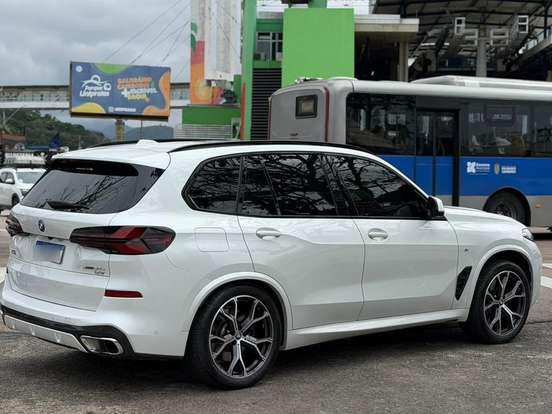 BMW-X5-3.0 I6 TURBO HÍBRIDO XDRIVE50E M SPORT AUTOMÁTICO BMW-X5-2023