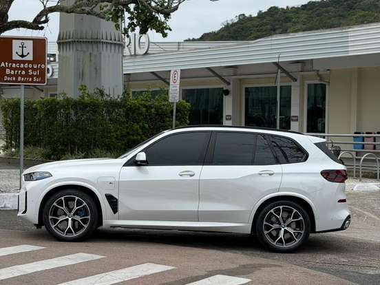 BMW-X5-3.0 I6 TURBO HÍBRIDO XDRIVE50E M SPORT AUTOMÁTICO BMW-X5-2023
