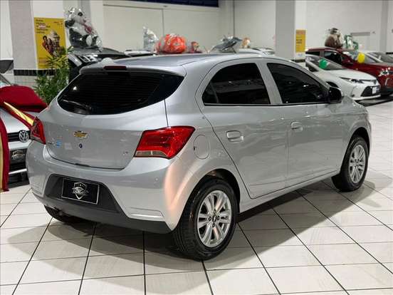 CHEVROLET-ONIX-2017