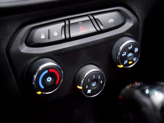 CHEVROLET-ONIX-1.4 MPFI LTZ 8V FLEX 4P AUTOMÁTICO CHEVROLET-ONIX-2018