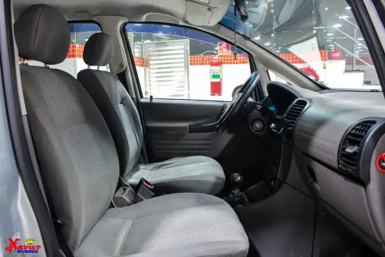 CHEVROLET-ZAFIRA-2.0 MPFI EXPRESSION 8V FLEX 4P AUTOMÁTICO CHEVROLET-ZAFIRA-2011