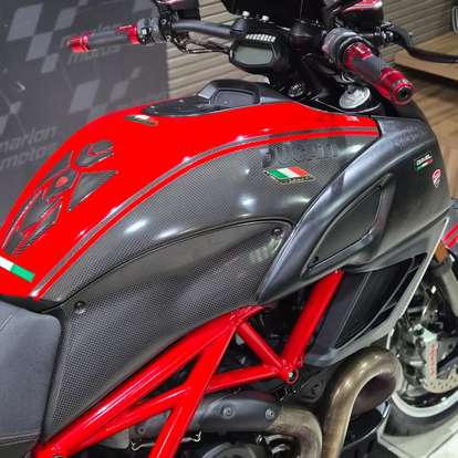 DUCATI-DIAVEL CARBON-2013