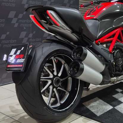 DUCATI-DIAVEL CARBON-2013
