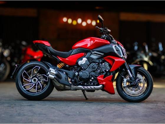 DUCATI DIAVEL V4 