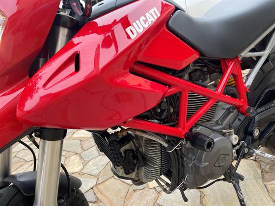DUCATI HYPERMOTARD 796 