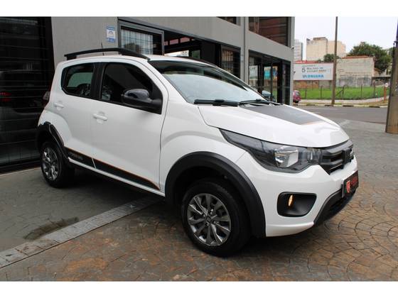 FIAT MOBI 1.0 FIREFLY FLEX TREKKING MANUAL