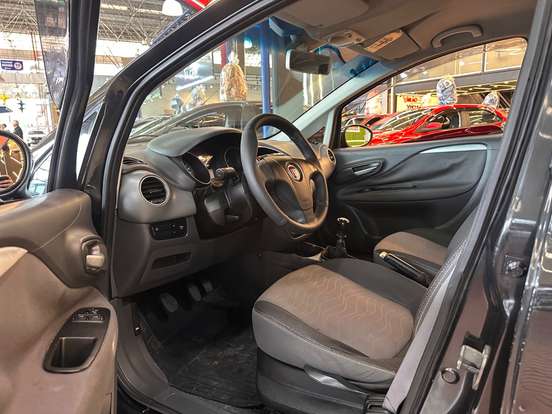 FIAT-PUNTO-1.6 ESSENCE 16V FLEX 4P MANUAL FIAT-PUNTO-2014