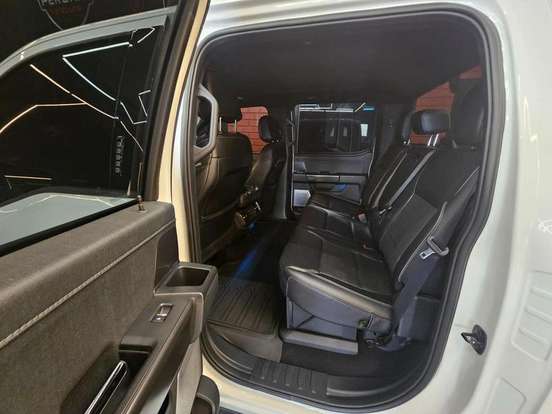 FORD-F-150-5.0 V8 GASOLINA CD LARIAT BLACK FX4 AUTOMÁTICO FORD-F-150-2024