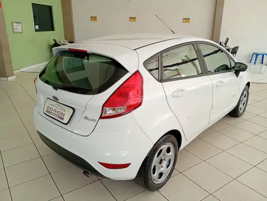 FORD-FIESTA-2015