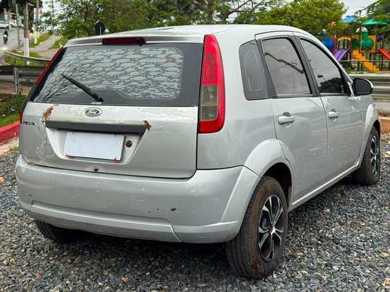 FORD-FIESTA-2010