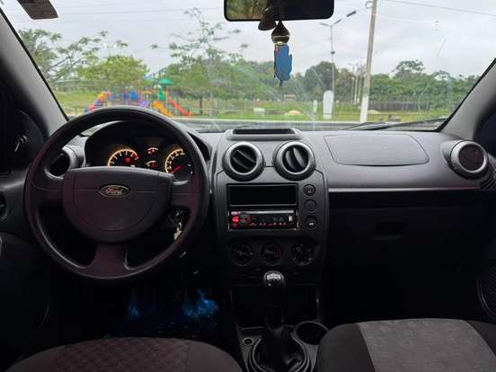 FORD-FIESTA-2010