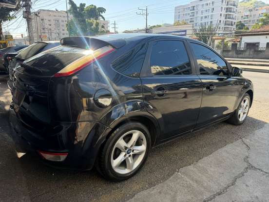 FORD-FOCUS-2011