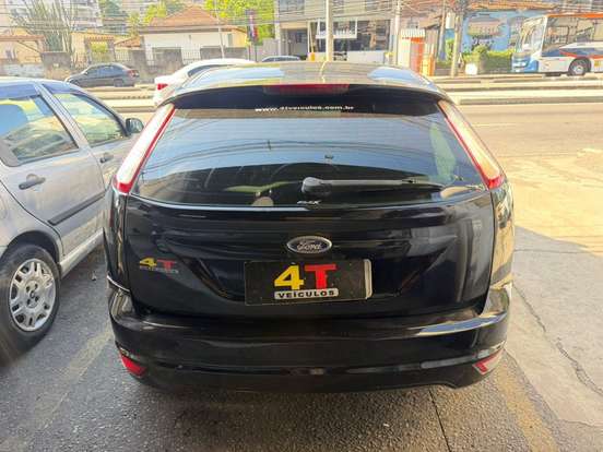 FORD-FOCUS-2011