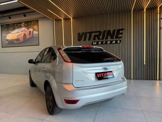 FORD-FOCUS-2011