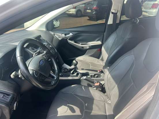 FORD-FOCUS-1.6 SE 16V FLEX 4P POWERSHIFT FORD-FOCUS-2015