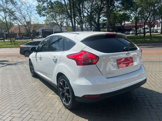 FORD-FOCUS-2015