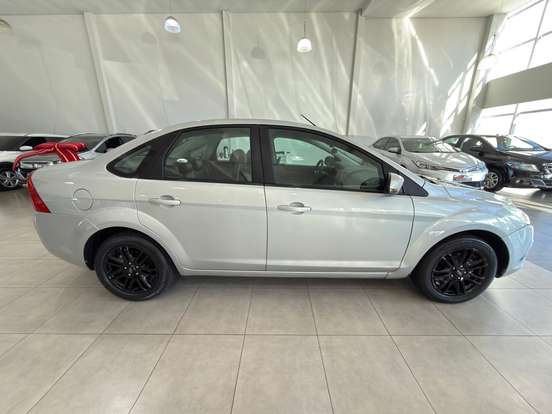 FORD-FOCUS-2011
