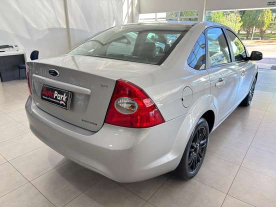 FORD-FOCUS-2011