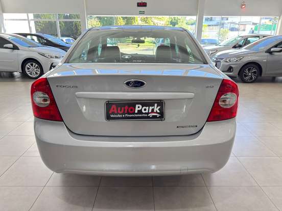 FORD-FOCUS-2011