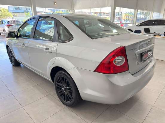 FORD-FOCUS-2011