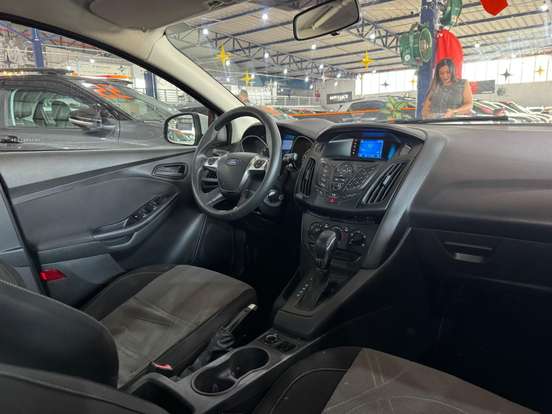 FORD-FOCUS-2013