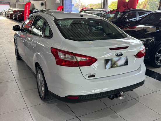 FORD-FOCUS-2013