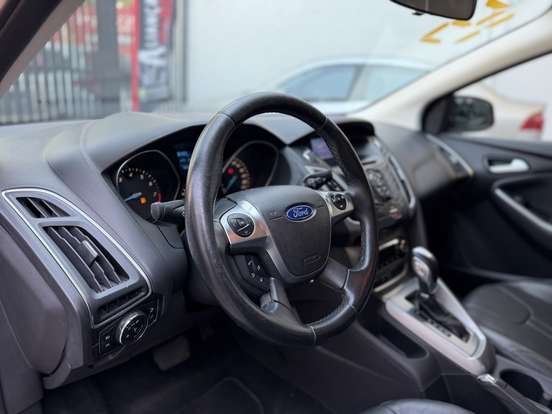 FORD-FOCUS-2.0 SE PLUS SEDAN 16V FLEX 4P AUTOMÁTICO FORD-FOCUS-2015