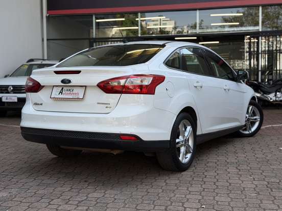 FORD-FOCUS-2.0 SE PLUS SEDAN 16V FLEX 4P AUTOMÁTICO FORD-FOCUS-2015