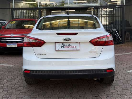 FORD-FOCUS-2015