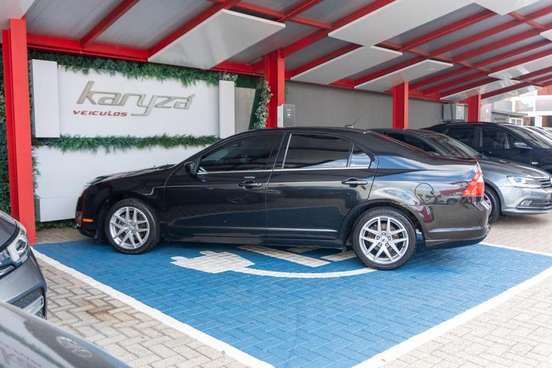 FORD-FUSION-2010