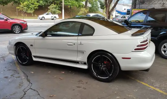 FORD-MUSTANG-1995