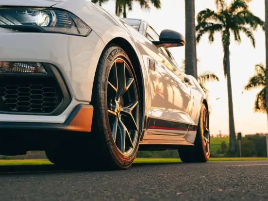 FORD-MUSTANG-2021