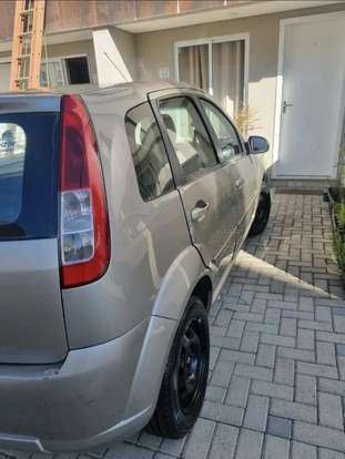 FORD-FIESTA-2010