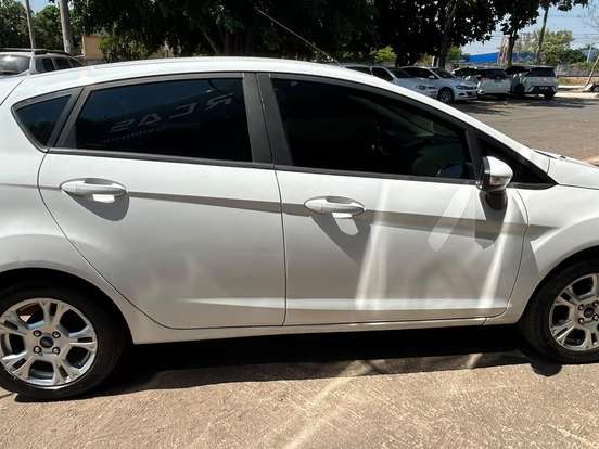 FORD-FIESTA-1.6 SE HATCH 16V FLEX 4P POWERSHIFT FORD-FIESTA-2013