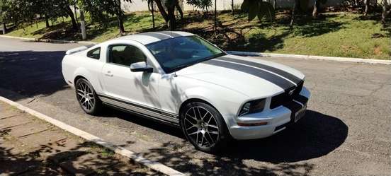 FORD-MUSTANG-2008