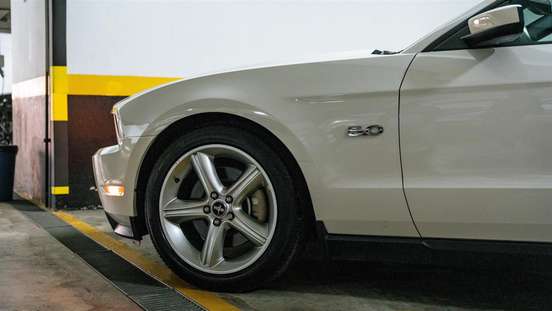 FORD-MUSTANG-2011