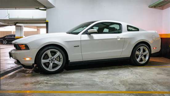 FORD-MUSTANG-2011