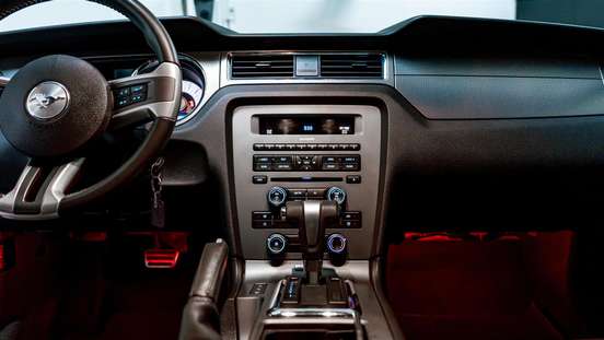 FORD-MUSTANG-2011