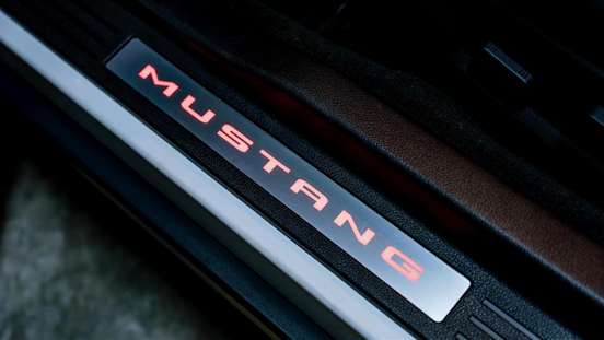 FORD-MUSTANG-2011