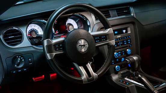 FORD-MUSTANG-2011